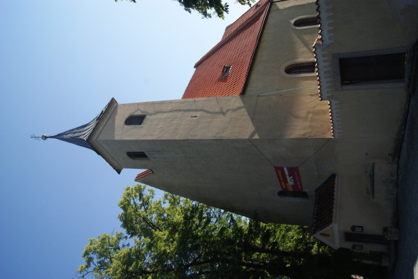 kostel Všech svatých - pohled od úřadu MČ / Autor fotografie: Petra Siganová
