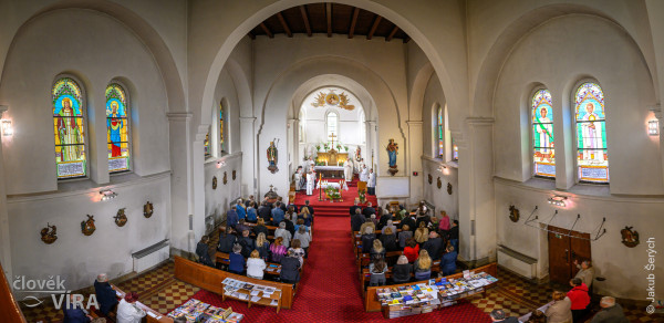 loď kostela / Autor fotografie: Jakub Šerých