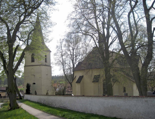 Jinošov, kostel sv. Petra a sv. Pavla