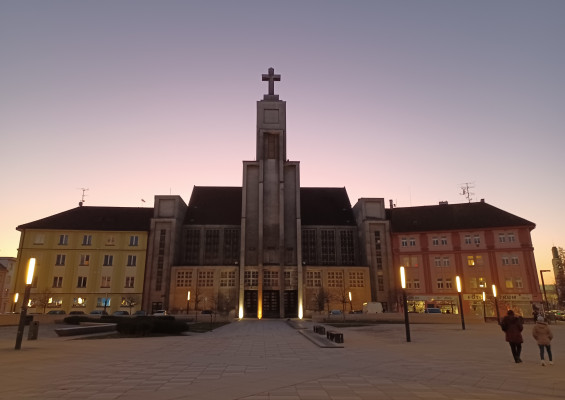 Hradec Králové - Pražské Předměstí, kostel Božského Srdce Páně