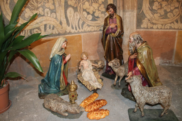Nymburské jesličky / Několik postav z nymburských kesliček: Panna Maria, Ježíšek sedící, Sv. Josef, král, ovečky