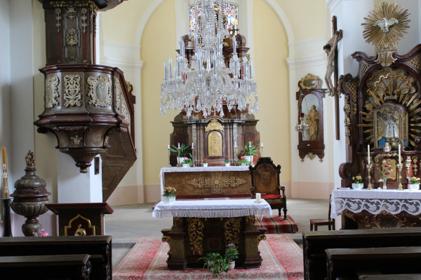 Kostel Povýšení sv. Kříže / interiér
